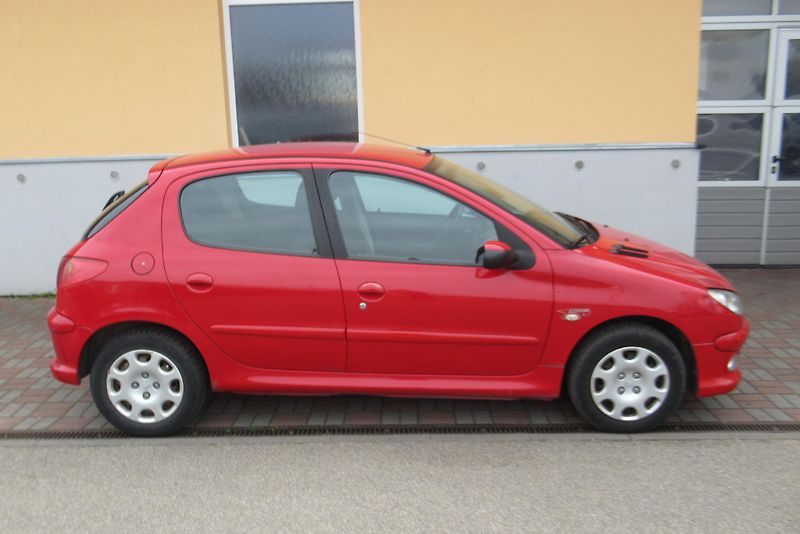 Peugeot 206 1.4i POJÍZDNÉ - NA OPRAVU - fotka 3 z 15