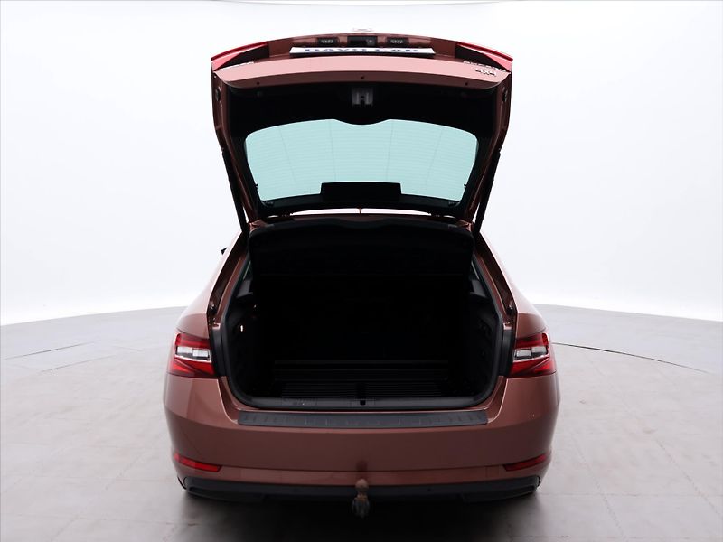 Škoda Superb 2,0 TDI 140kW L&K 4x4 CZ - fotka 9 z 46