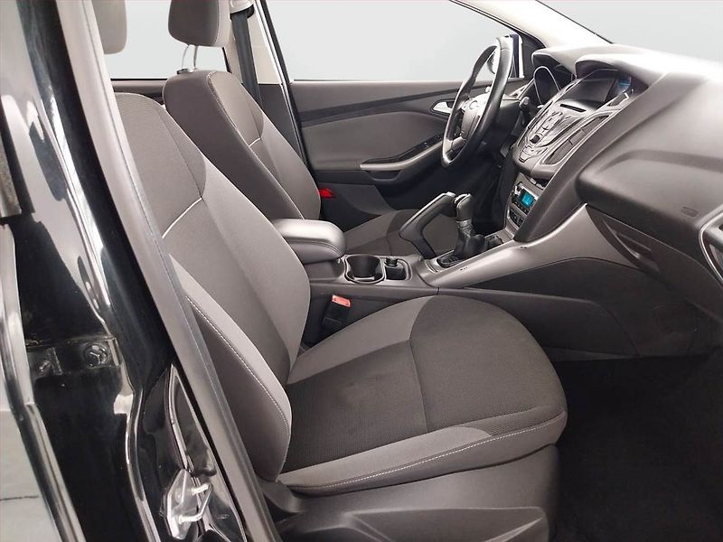 Ford Focus (2014) 1.6 i, Serv.kniha, Tempomat - fotka 9 z 20