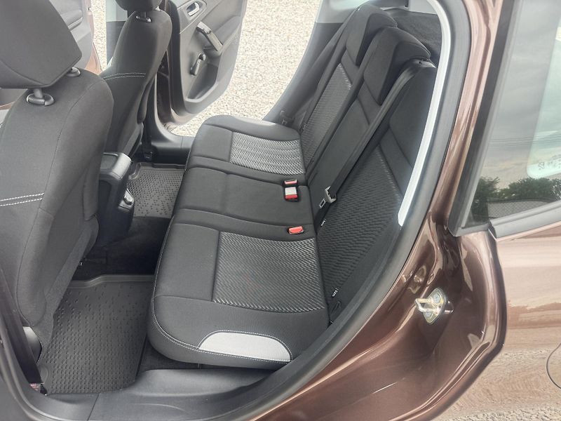 Peugeot 2008 (2013) 1,2(60KW), ČR - fotka 18 z 29