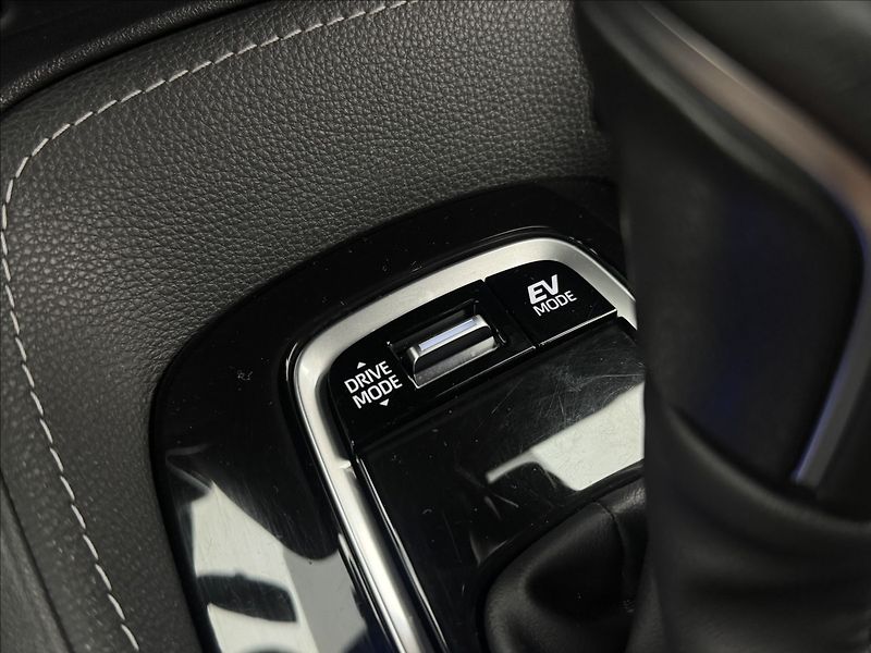 Toyota Corolla 1,8 HYBRID STYLE ACC 1.MAJ ČR - fotka 28 z 42