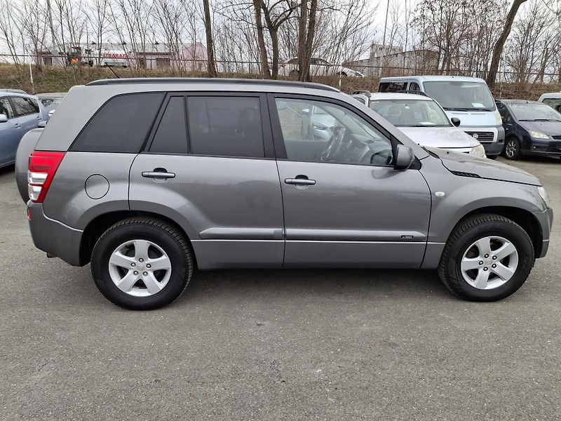 Suzuki Grand Vitara 2.0 benzin  Rezervace - fotka 1 z 43
