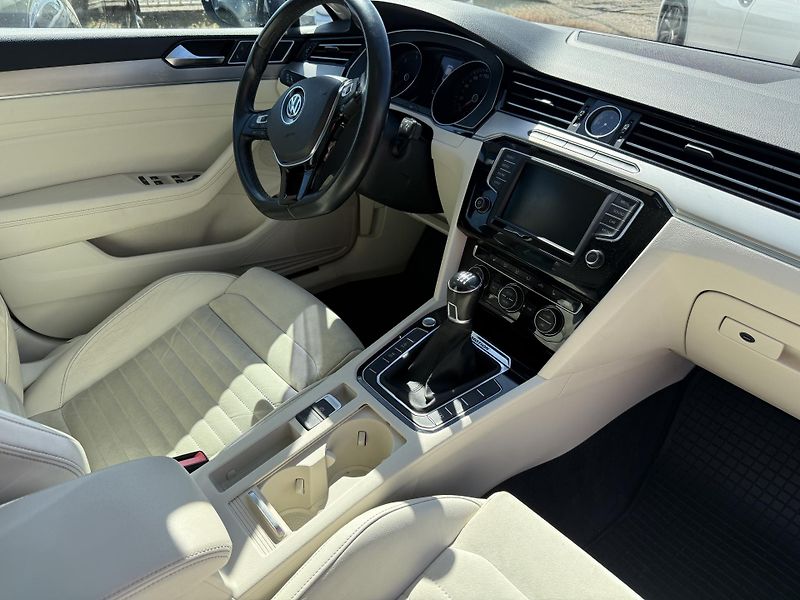 Volkswagen Passat (2017) 2.0 tdi 110kw Top!!! - fotka 28 z 40
