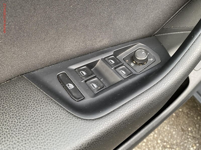 Volkswagen Passat (2015) 2.0 TDi, Comfortline, navi - fotka 13 z 18