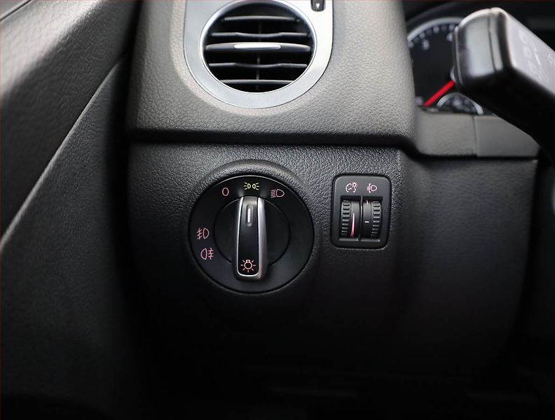 Volkswagen Tiguan (2012) 1.4 TSI, Serv.kniha - fotka 15 z 17