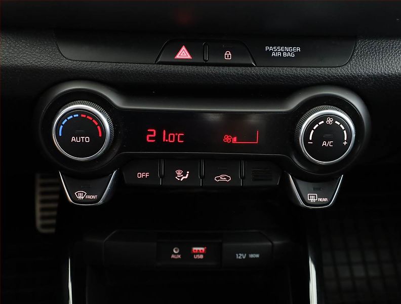 Kia Stonic (2018) 1.4 CVVT, Serv.kniha, Navi - fotka 13 z 17