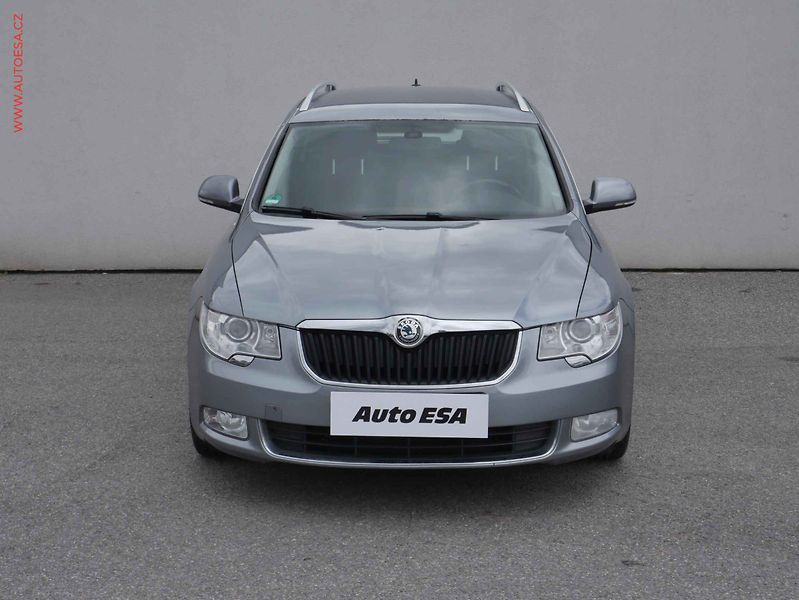 Škoda Superb (2010) 2.0TDi, Ambition, AC - fotka 2 z 17