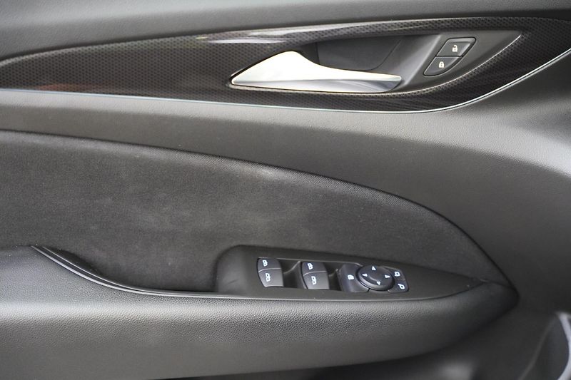 Opel Insignia - fotka 12 z 23