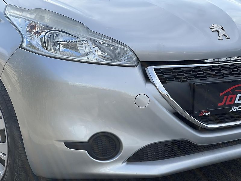 Peugeot 208 1.2i KLIMATIZACE ABS ASR ESP - fotka 36 z 41