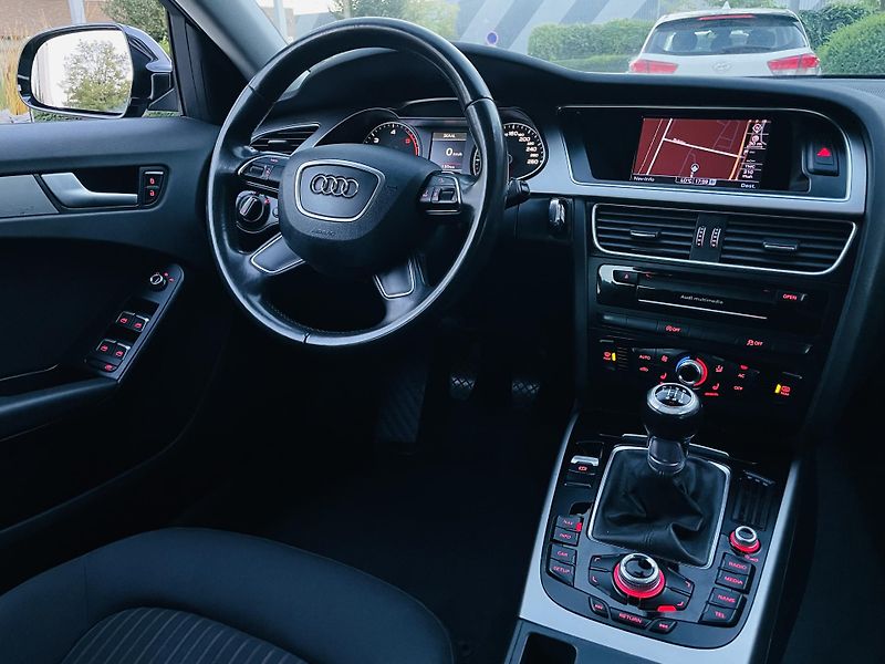 Audi A4 2.0TDI MAN VÝHŘEV SERVISKA LED - fotka 23 z 41