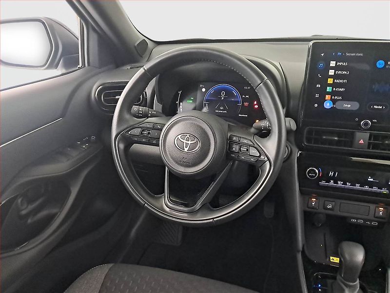Toyota Yaris Cross (2024) 1.5 VVT-iE E-Four - fotka 7 z 17