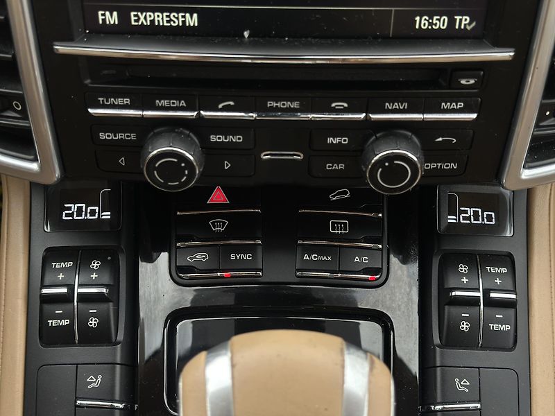 Porsche Cayenne (2016) Porsche Cayenne 2016 - fotka 12 z 19