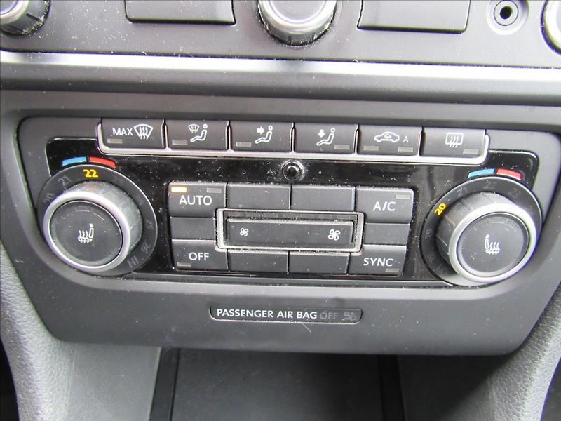 Volkswagen Golf 1,2 TSI 77kW Variant BlueMotio - fotka 19 z 29