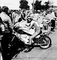 Barry Sheene v paddocku.