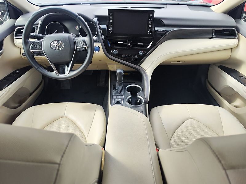 Toyota Camry 2.5 HEV/160kW Executive e-CVT - fotka 13 z 35