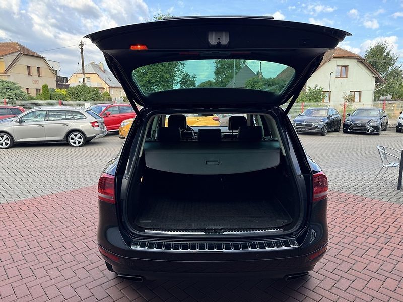 Volkswagen Touareg (2013) 3.0TDI Vzduch Navi Pano Kamera - fotka 17 z 50