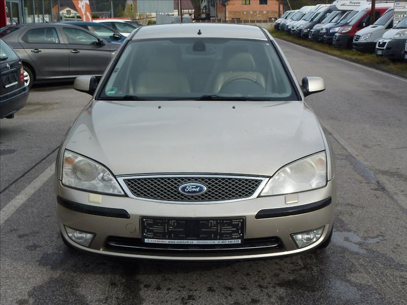 Ford Mondeo 2,5 i V6 24V Ghia Automat - fotka 2 z 49
