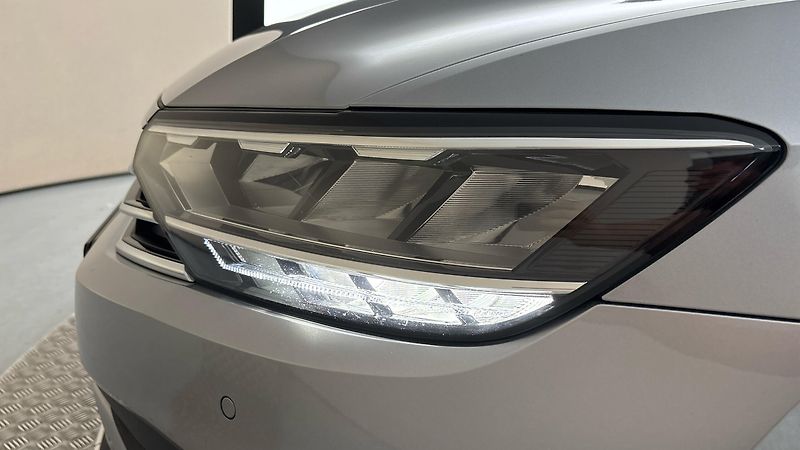 Volkswagen Passat 2.0 TDI DSG Elegance Variant - fotka 18 z 27
