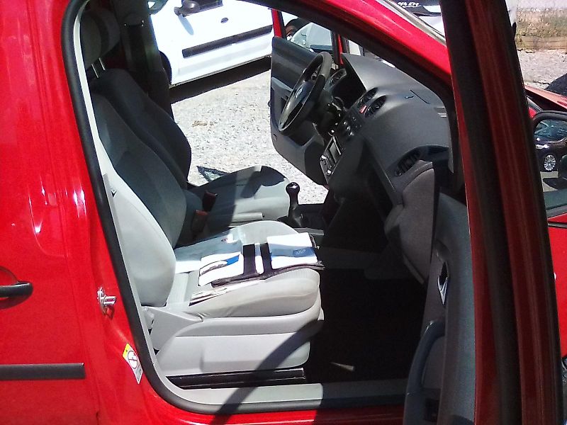Volkswagen Caddy (2009) 1.4i 16V / LPG, 7.míst, závěs - fotka 20 z 38