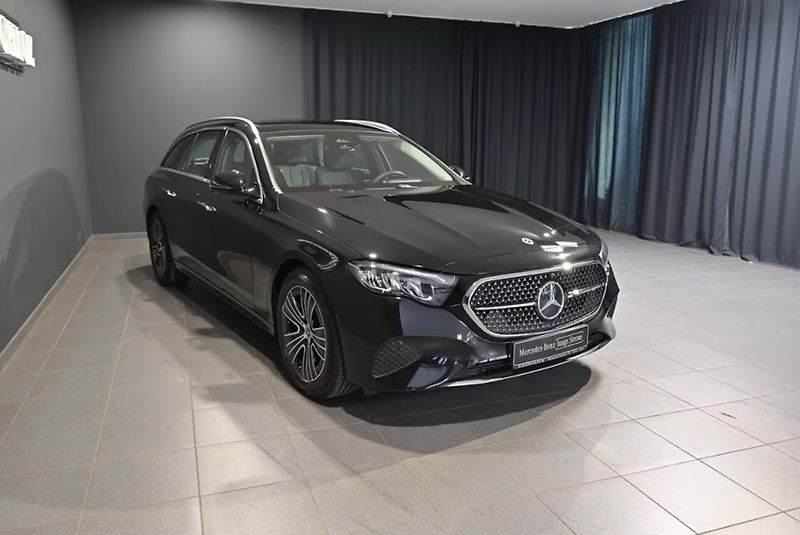 Mercedes-Benz Třídy E 220d 4M Avantgarde 360 Pano Ta - fotka 2 z 15