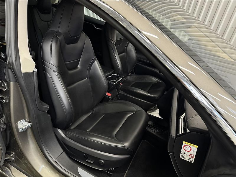 Tesla Model S 70D 4x4 DUAL MOTOR PANO DPH - fotka 33 z 36