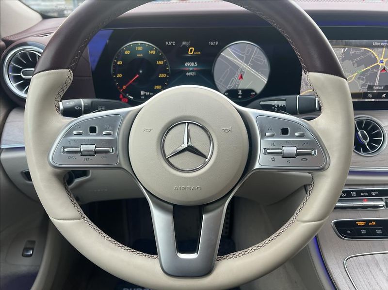 Mercedes-Benz CLS 400d 4M,Designo,HUD,ACC,1.Maj - fotka 16 z 35