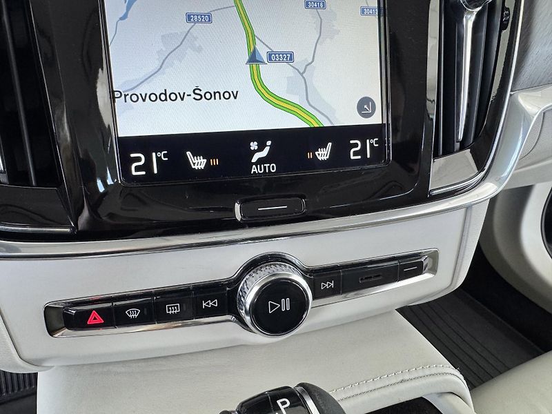 Volvo V90 CC*D5 173kW*AWD*KeyLess*Tažné - fotka 21 z 34