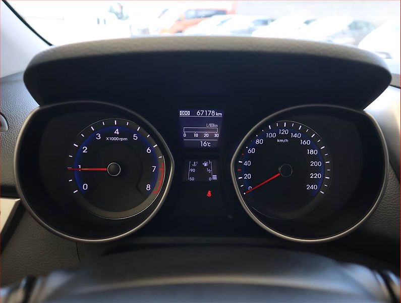 Hyundai i30 (2014) 1.4 CVVT - fotka 11 z 14