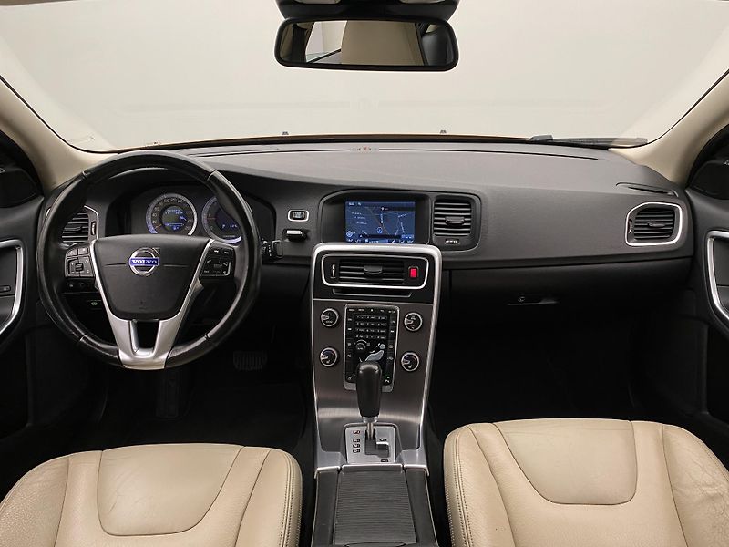 Volvo S60 D3 SUMMUM AUT  - fotka 2 z 46