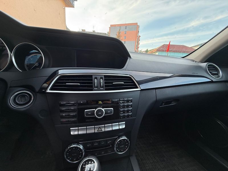 Mercedes-Benz Třídy C 2.2 CDI - AMG Paket - Facelift - fotka 11 z 14