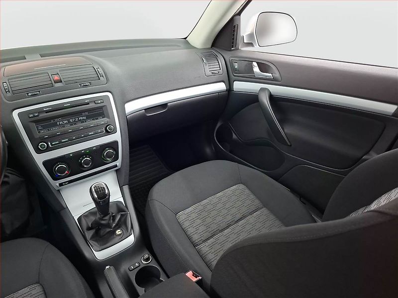 Škoda Octavia (2011) 1.2 TSI, Serv.kniha, po STK - fotka 8 z 16