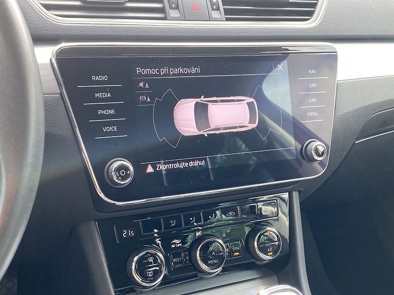 Škoda Superb (2022) Combi 2.0 TDI DSG Ambition - fotka 15 z 32