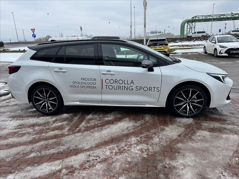 Toyota Corolla 1,8 GR Sport Dynamic - fotka 4 z 12