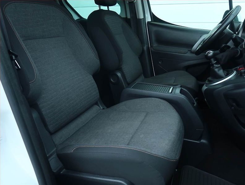 Citroën Berlingo (2016) Shine 1.6 BlueHDi, 5Míst, ČR - fotka 9 z 17