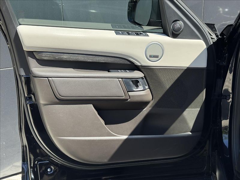Land Rover Discovery 3,0 TDV6 HSE AWD ČR DPH - fotka 28 z 34