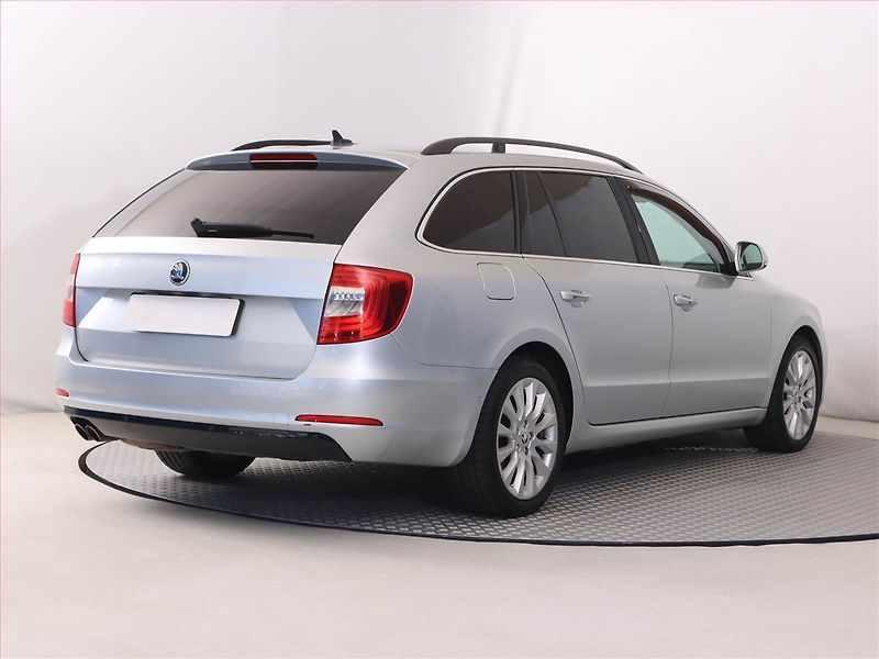 Škoda Superb (2014) 2.0 TDI, Navi, Xenony - fotka 5 z 20