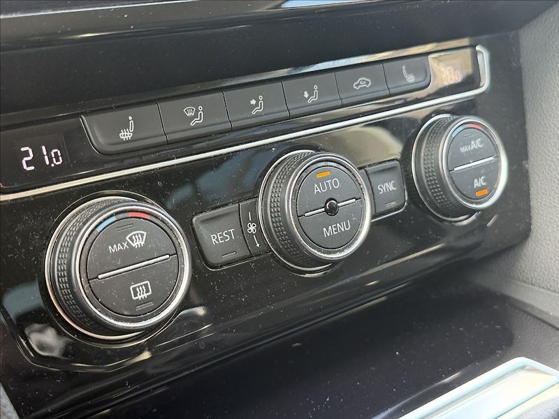 Volkswagen Passat 2,0 110kW R-LINE 93tKm ČR DPH - fotka 25 z 41