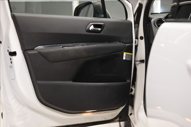Peugeot 3008 2,0 HDI NAVIGACE TAŽNÉ - fotka 32 z 36