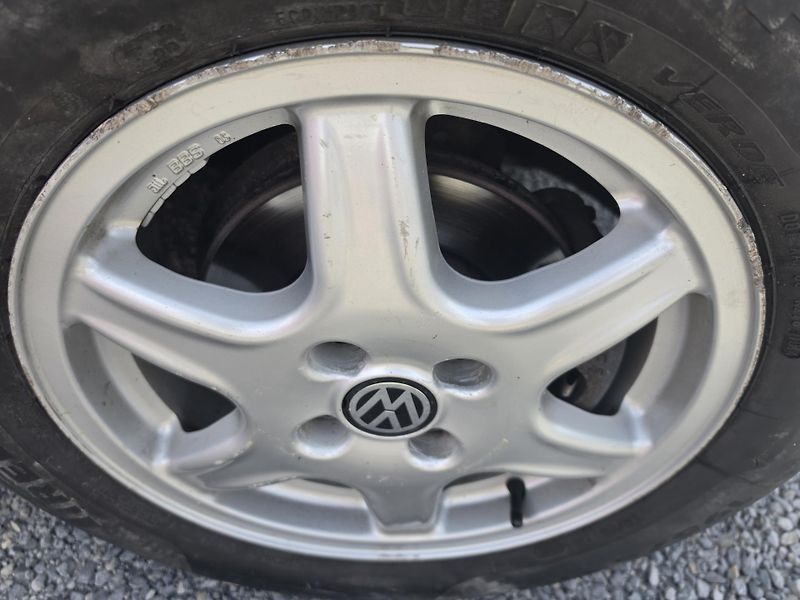 Volkswagen up! 1.0 MPI 55kw - fotka 8 z 17
