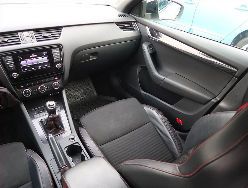Škoda Octavia (2013) RS 2.0 TDI, Serv.kniha, Xenony - fotka 8 z 18
