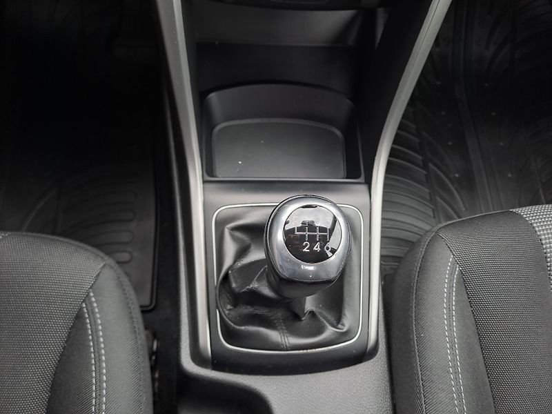 Hyundai i30 1.4i PĚKNÝ STAV, SERVISKA - fotka 26 z 32