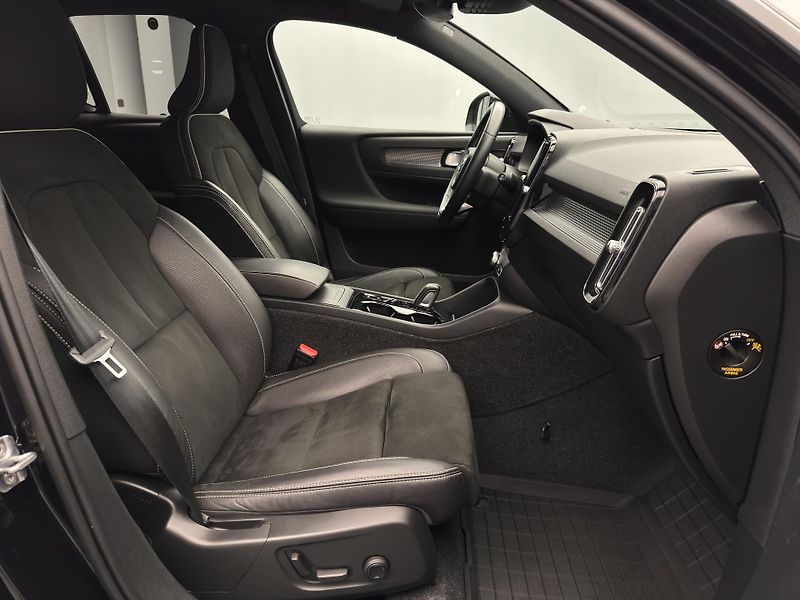 Volvo XC40 B4 AWD INSCRIPTION AUT  - fotka 27 z 51