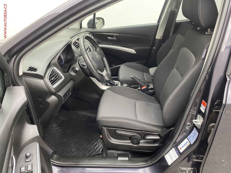 Suzuki SX4 (2015) 1.6i 4x4, AT, xenon, park - fotka 9 z 17