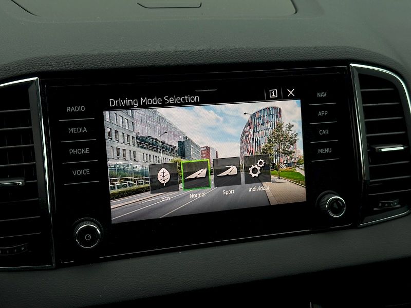 Škoda Karoq (2023) 1.5 TSI 110 kW DSG Style - fotka 17 z 25