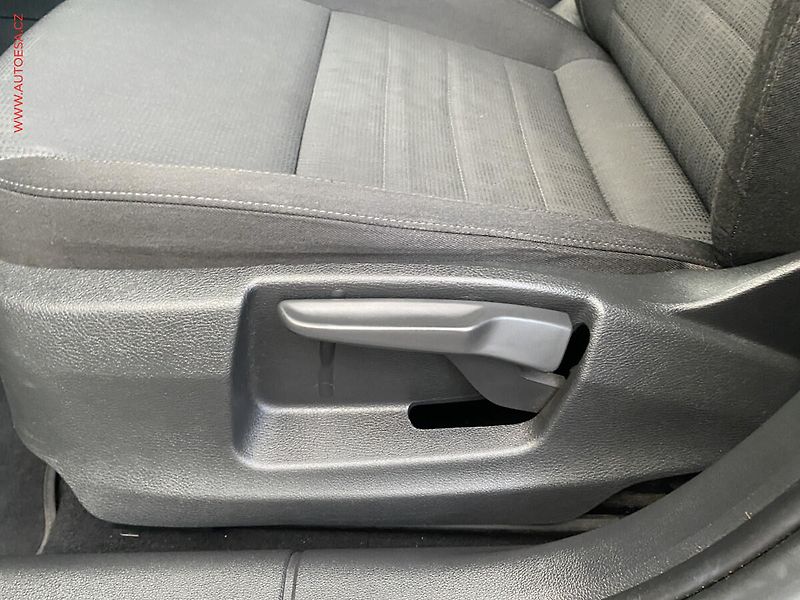 Škoda Octavia (2015) 1.6 TDI, ČR, AC, výhřev sed. - fotka 14 z 17