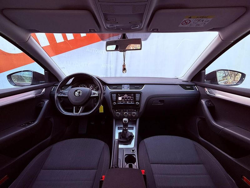 Škoda Octavia 2.0 TDi Style - fotka 15 z 26