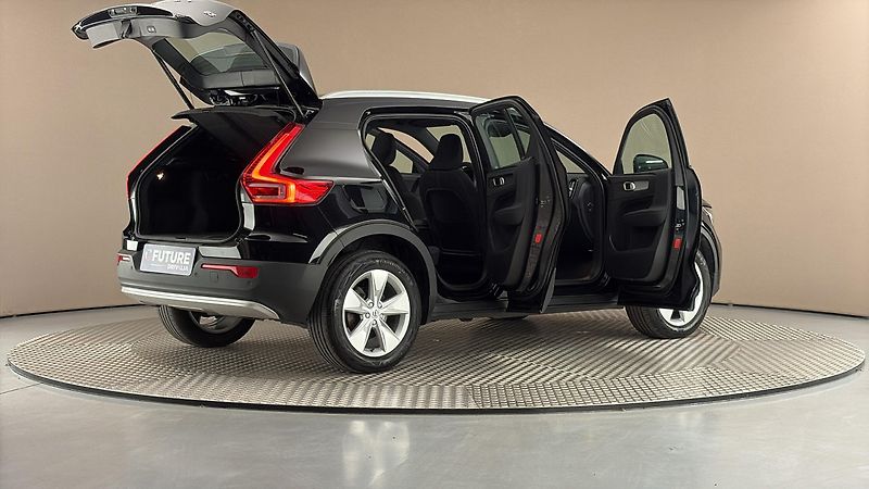 Volvo XC40 2.0 B3 AUT Core - fotka 6 z 27