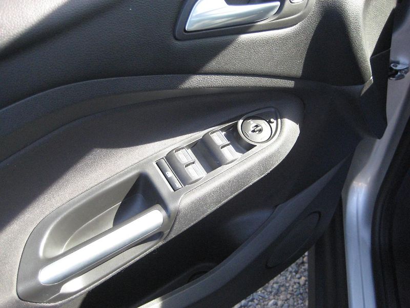 Ford C-MAX 1.5 Ecob 110kW 1.maj-DPH-ČR!!! - fotka 15 z 30