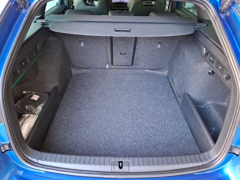 Škoda Octavia (2025) Combi SPORTLINE 1,5 TSI M-HEV - fotka 15 z 30