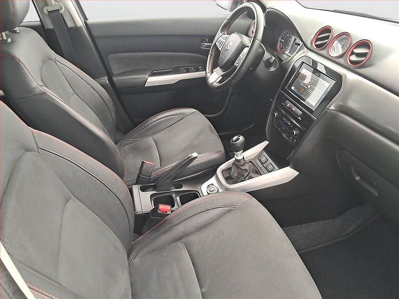 Suzuki Vitara (2017) 1.4 BoosterJet, 4X4 - fotka 9 z 17